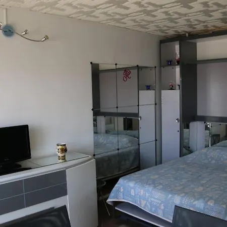 34, Heliopolis E Au Village Naturiste Apartment