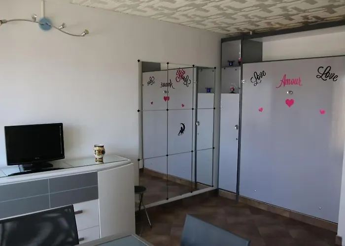 34, Heliopolis E Au Village Naturiste *